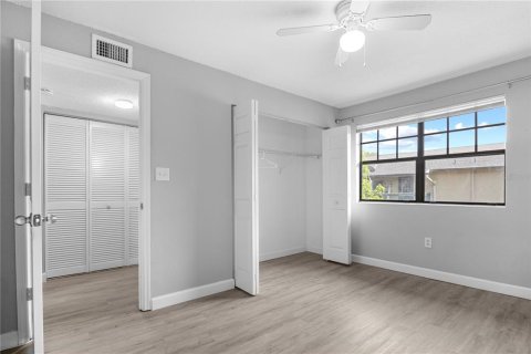 Condo in Tampa, Florida, 2 bedrooms  № 2391577 - photo 8