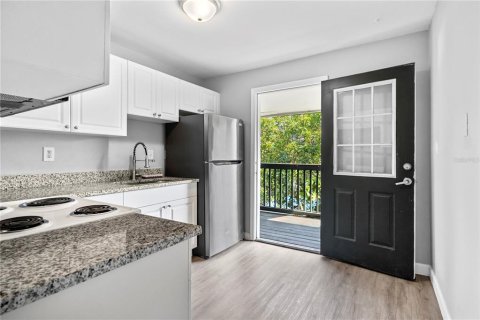 Condo in Tampa, Florida, 2 bedrooms  № 2391577 - photo 14