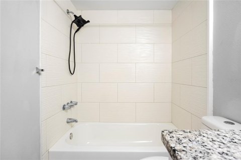 Condo in Tampa, Florida, 2 bedrooms  № 2391577 - photo 11