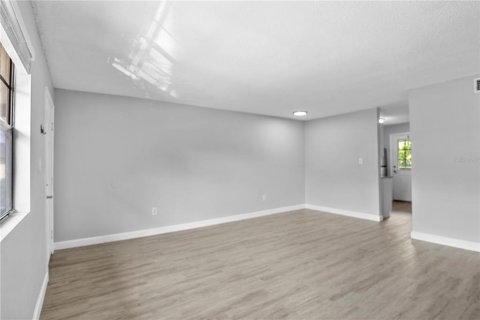 Condo in Tampa, Florida, 2 bedrooms  № 2391577 - photo 4