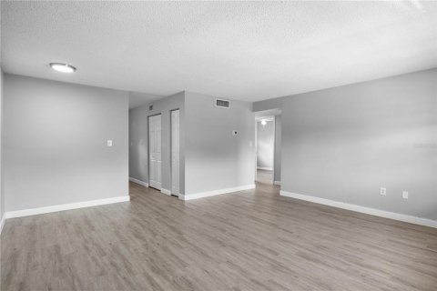 Condo in Tampa, Florida, 2 bedrooms  № 2391577 - photo 3