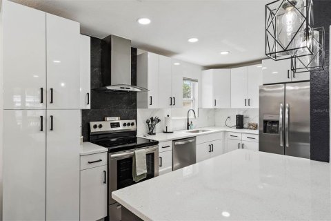 Casa en alquiler en Tampa, Florida, 3 dormitorios, 115.2 m2 № 1915694 - foto 5