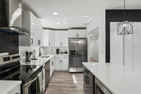 Casa en alquiler en Tampa, Florida, 3 dormitorios, 115.2 m2 № 1915694 - foto 6