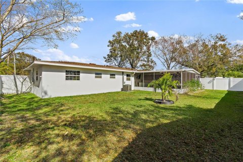 Casa en alquiler en Tampa, Florida, 3 dormitorios, 115.2 m2 № 1915694 - foto 20