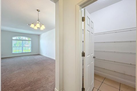 House in Winter Garden, Florida 5 bedrooms, 342.81 sq.m. № 1822464 - photo 8