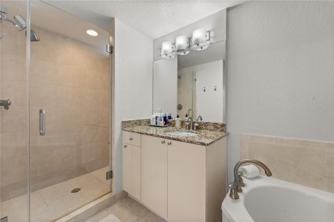 Снять в аренду кондоминиум в Холливуд, Флорида 3 комнаты, 96.25м2, № 2147258 - фото 15