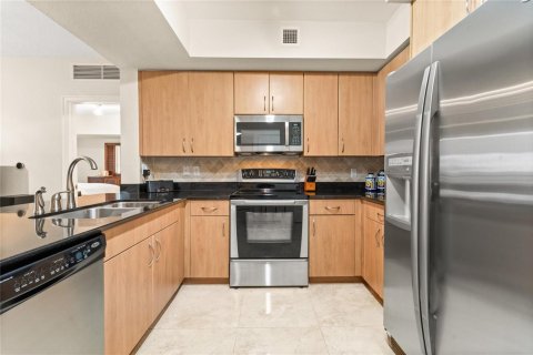 Снять в аренду кондоминиум в Холливуд, Флорида 3 комнаты, 96.25м2, № 2147258 - фото 3