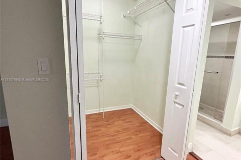 Снять в аренду кондоминиум в Майами, Флорида 2 спальни, 112.13м2, № 1821795 - фото 19