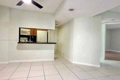 Снять в аренду кондоминиум в Майами, Флорида 2 спальни, 112.13м2, № 1821795 - фото 10