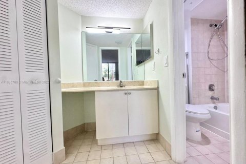 Снять в аренду кондоминиум в Майами, Флорида 2 спальни, 112.13м2, № 1821795 - фото 25