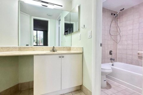 Снять в аренду кондоминиум в Майами, Флорида 2 спальни, 112.13м2, № 1821795 - фото 24