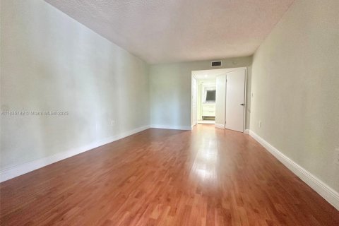 Снять в аренду кондоминиум в Майами, Флорида 2 спальни, 112.13м2, № 1821795 - фото 12