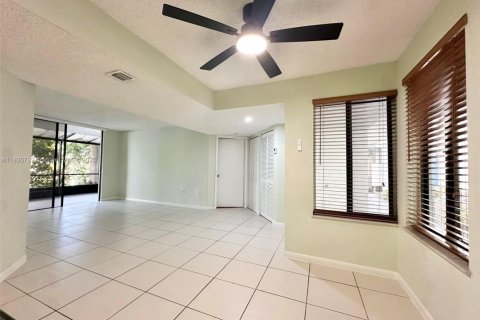 Снять в аренду кондоминиум в Майами, Флорида 2 спальни, 112.13м2, № 1821795 - фото 7