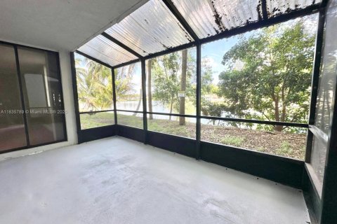 Снять в аренду кондоминиум в Майами, Флорида 2 спальни, 112.13м2, № 1821795 - фото 1