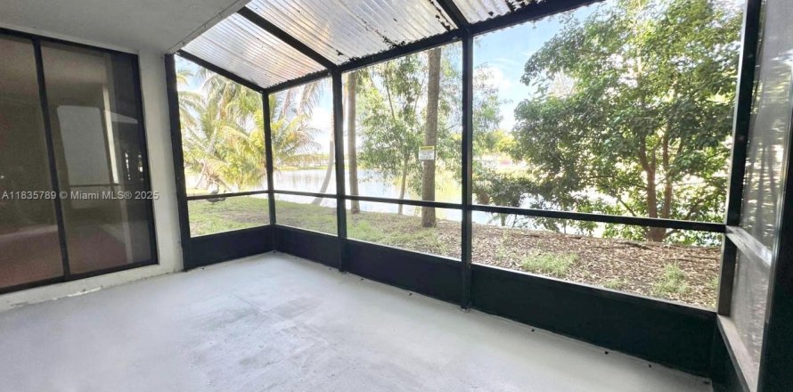 Кондоминиум с 2 спальнями в Майами, Флорида № 1821795