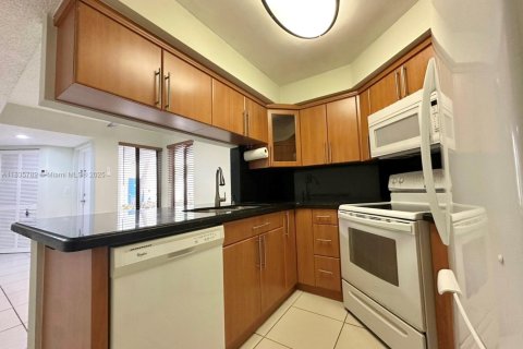 Снять в аренду кондоминиум в Майами, Флорида 2 спальни, 112.13м2, № 1821795 - фото 2
