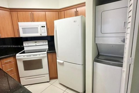 Снять в аренду кондоминиум в Майами, Флорида 2 спальни, 112.13м2, № 1821795 - фото 4