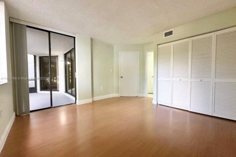 Снять в аренду кондоминиум в Майами, Флорида 2 спальни, 112.13м2, № 1821795 - фото 23