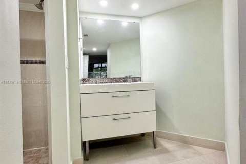 Снять в аренду кондоминиум в Майами, Флорида 2 спальни, 112.13м2, № 1821795 - фото 16