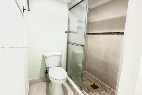 Снять в аренду кондоминиум в Майами, Флорида 2 спальни, 112.13м2, № 1821795 - фото 17