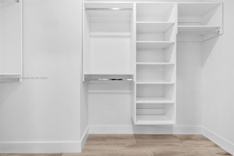 Condo in Hallandale Beach, Florida, 3 bedrooms  № 1974193 - photo 30