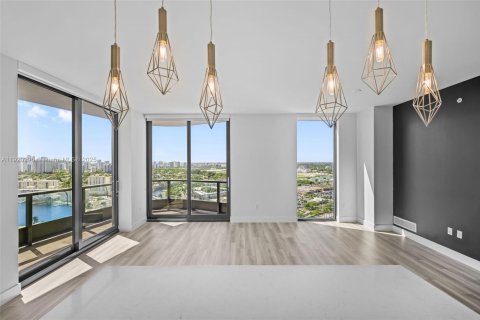 Condo in Hallandale Beach, Florida, 3 bedrooms  № 1974193 - photo 10