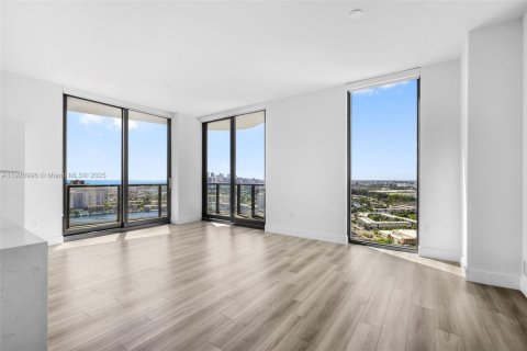 Condo in Hallandale Beach, Florida, 3 bedrooms  № 1974193 - photo 12