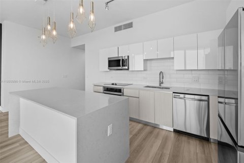 Condo in Hallandale Beach, Florida, 3 bedrooms  № 1974193 - photo 7