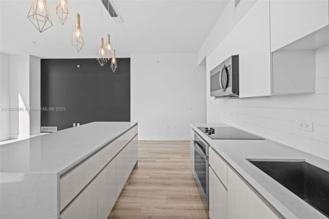 Condo in Hallandale Beach, Florida, 3 bedrooms  № 1974193 - photo 8