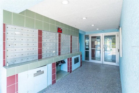 Condo in Saint Petersburg, Florida, 1 bedroom  № 1810214 - photo 4