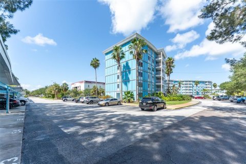 Condo in Saint Petersburg, Florida, 1 bedroom  № 1810214 - photo 19
