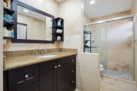 Townhouse in Hialeah, Florida 3 bedrooms, 146.97 sq.m. № 2040465 - photo 14