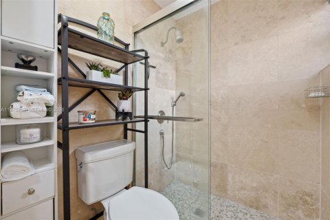 Townhouse in Hialeah, Florida 3 bedrooms, 146.97 sq.m. № 2040465 - photo 15