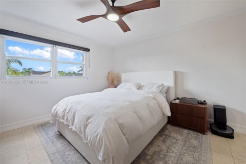 Townhouse in Hialeah, Florida 3 bedrooms, 146.97 sq.m. № 2040465 - photo 12