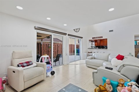 Townhouse in Hialeah, Florida 3 bedrooms, 146.97 sq.m. № 2040465 - photo 8