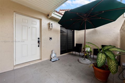 Townhouse in Hialeah, Florida 3 bedrooms, 146.97 sq.m. № 2040465 - photo 3