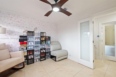 Townhouse in Hialeah, Florida 3 bedrooms, 146.97 sq.m. № 2040465 - photo 21