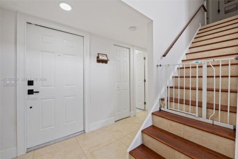 Townhouse in Hialeah, Florida 3 bedrooms, 146.97 sq.m. № 2040465 - photo 4
