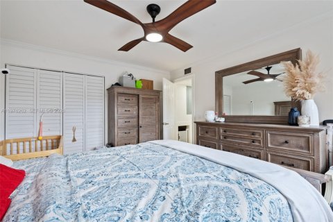 Townhouse in Hialeah, Florida 3 bedrooms, 146.97 sq.m. № 2040465 - photo 17