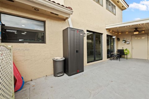 Townhouse in Hialeah, Florida 3 bedrooms, 146.97 sq.m. № 2040465 - photo 23