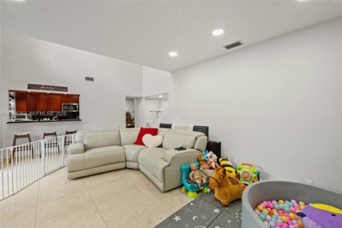 Townhouse in Hialeah, Florida 3 bedrooms, 146.97 sq.m. № 2040465 - photo 7