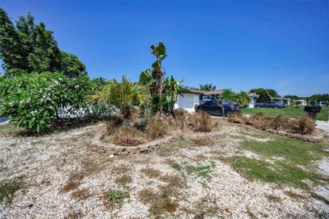 House in Holiday, Florida 2 bedrooms, 84.73 sq.m. № 1911809 - photo 3