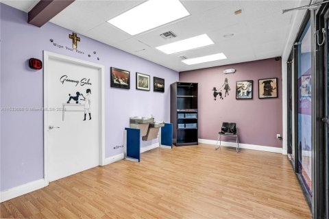 Propiedad comercial en venta en Hialeah, Florida № 1703716 - foto 3