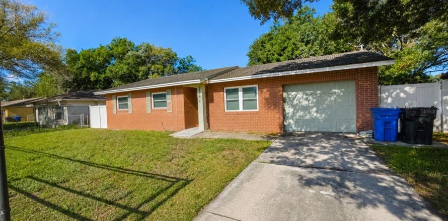 House in Tampa, Florida 3 bedrooms, 96.62 sq.m. № 2219844