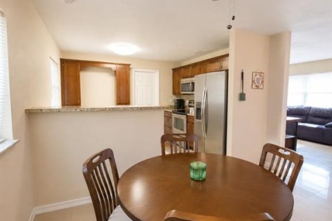 House in Tampa, Florida 3 bedrooms, 96.62 sq.m. № 2219844 - photo 4