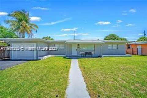 Casa en alquiler en Fort Lauderdale, Florida, 3 dormitorios, 179.12 m2 № 2012528 - foto 3