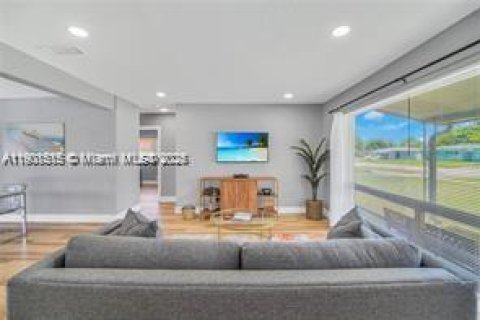 Casa en alquiler en Fort Lauderdale, Florida, 3 dormitorios, 179.12 m2 № 2012528 - foto 6