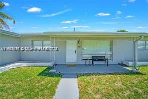 Casa en alquiler en Fort Lauderdale, Florida, 3 dormitorios, 179.12 m2 № 2012528 - foto 4