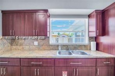 Casa en alquiler en Fort Lauderdale, Florida, 3 dormitorios, 179.12 m2 № 2012528 - foto 13