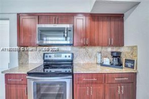 Casa en alquiler en Fort Lauderdale, Florida, 3 dormitorios, 179.12 m2 № 2012528 - foto 12